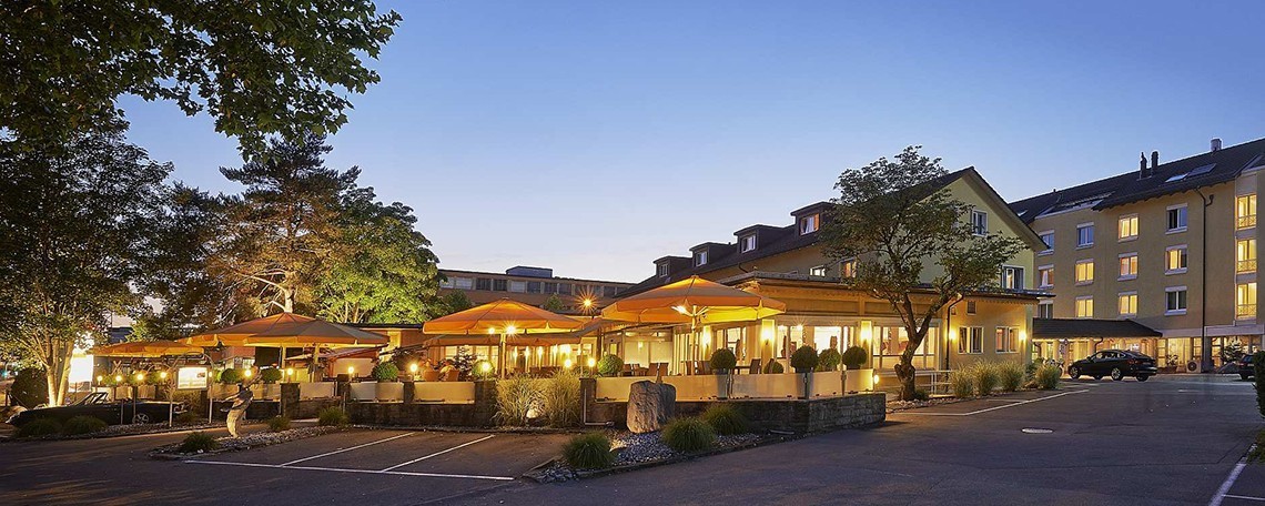 Réceptionist:in, 1. Bild